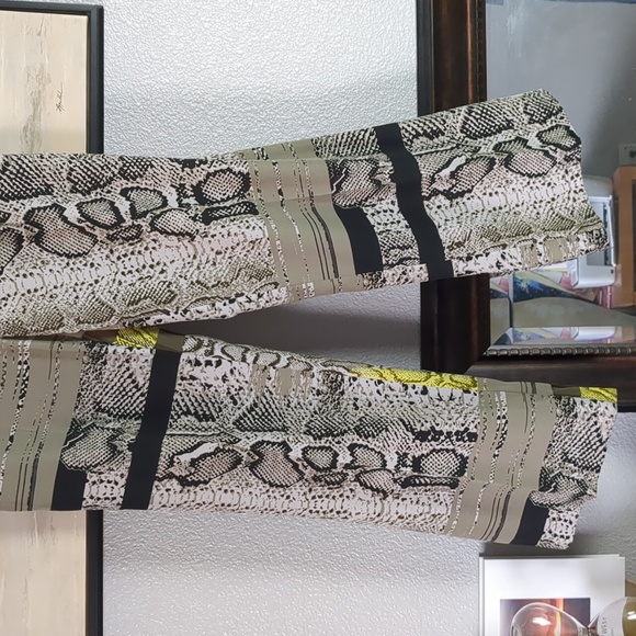 Vince Camuto Snakeskin Print Wide Leg Lightweight Dress Pants Size 4 - Picture 3 of 9